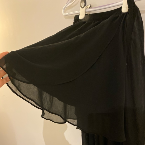 Asymmetric mesh skirt - Picture 4 of 5